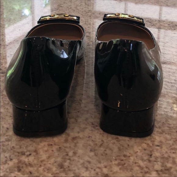Tory Burch black patent leather flats. - Picture 2 of 7